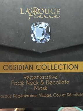 La Rouge Pierre. Regenerative Face, Neck & Décolleté Mask. Retail$ $1495.00
